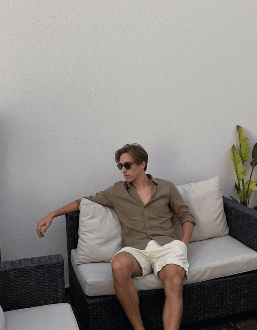 Outdoor lounge